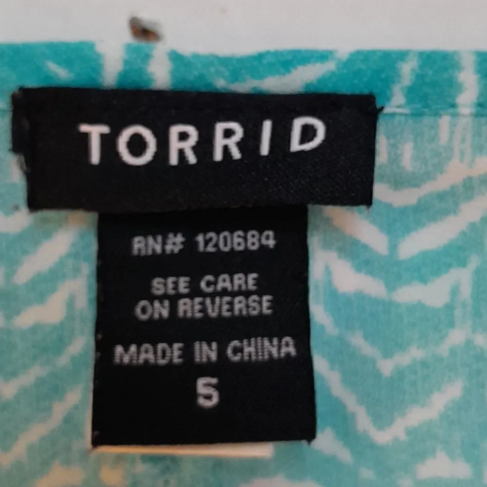 Torrid Ikat Print Open Back Blouse...EUC..Size 5 - Picture 2 of 5